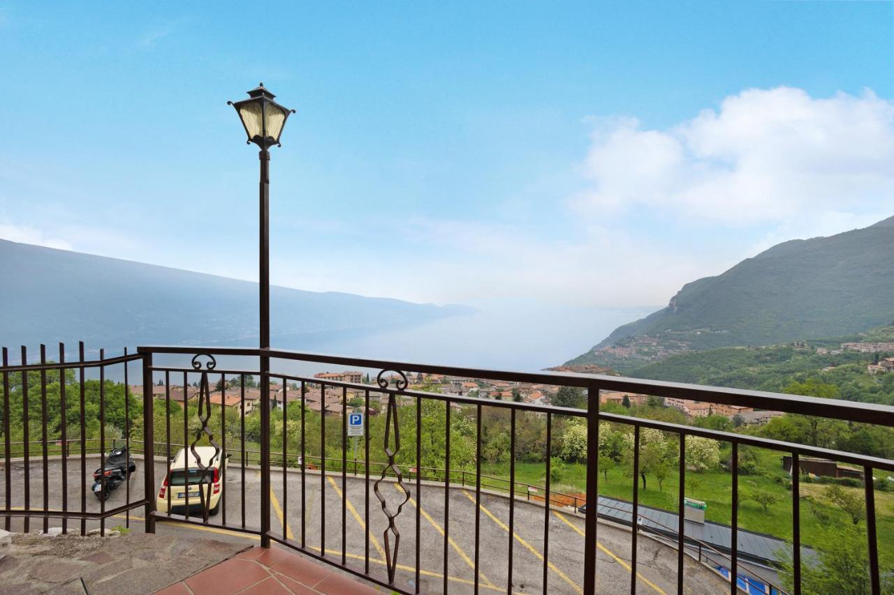 Stella Del Garda 2 Con Terrazza Apartment Тиняле Екстериор снимка